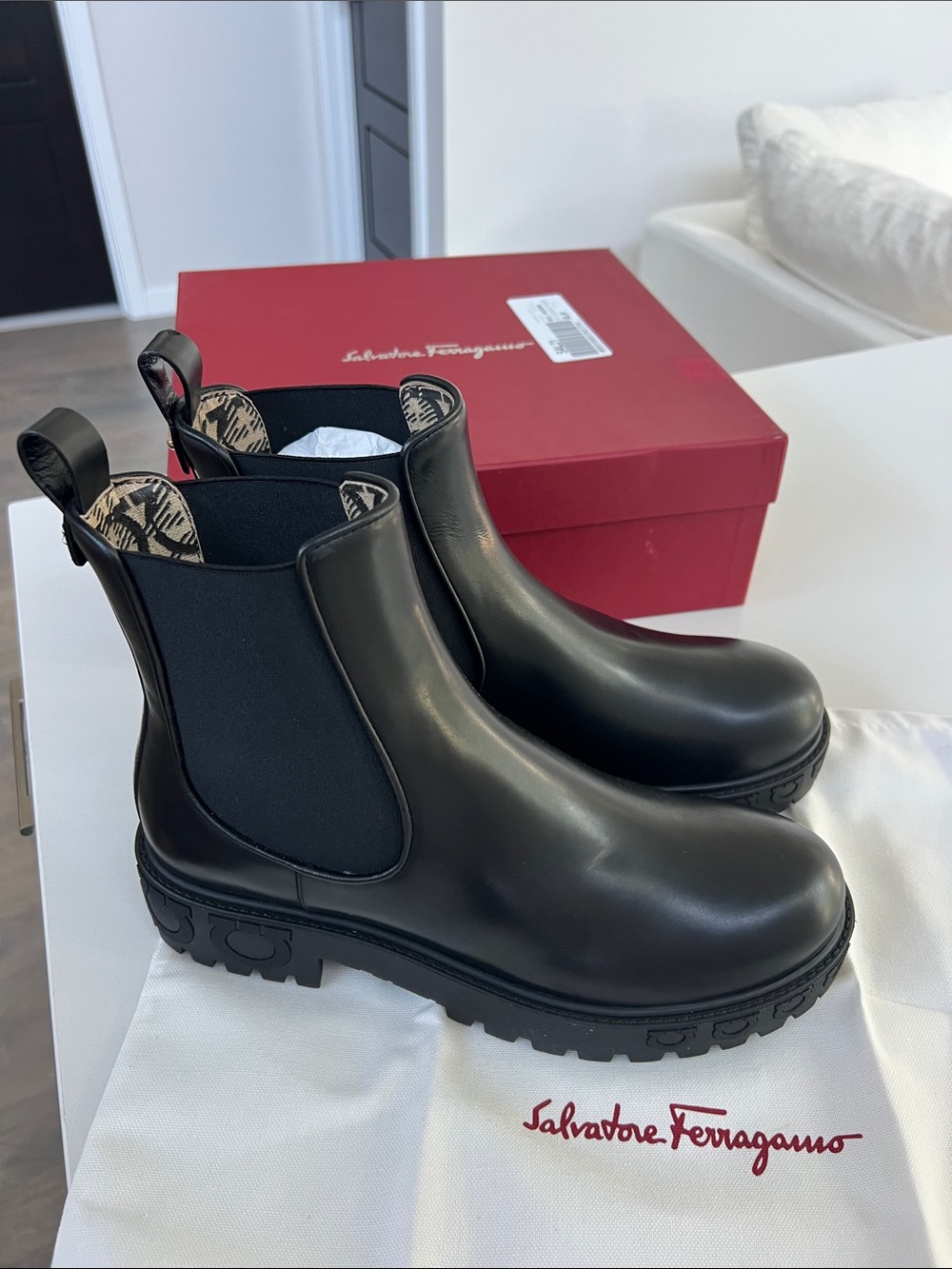 Salvatore Ferragamo varsi black leather booties ankle boots size 9.5